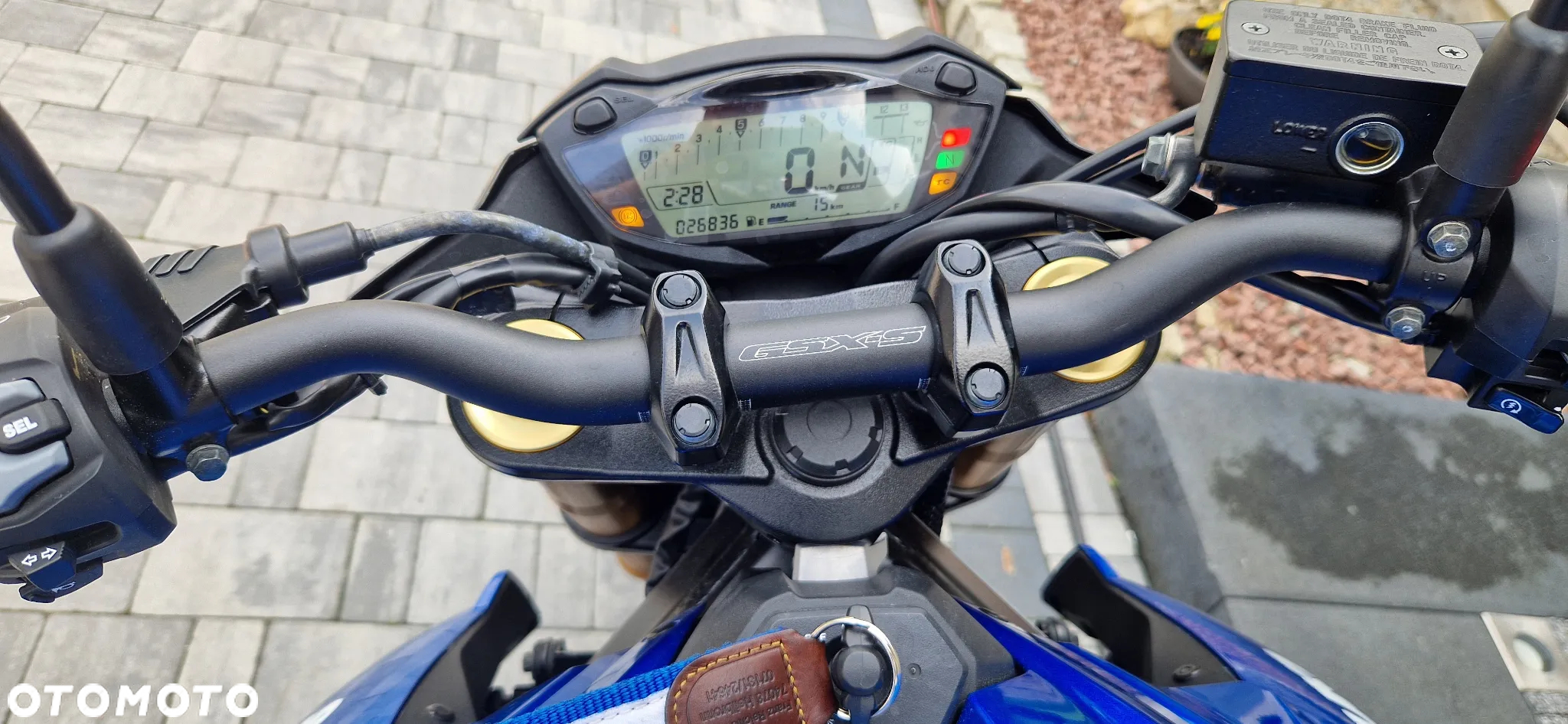 Suzuki GSX - 16