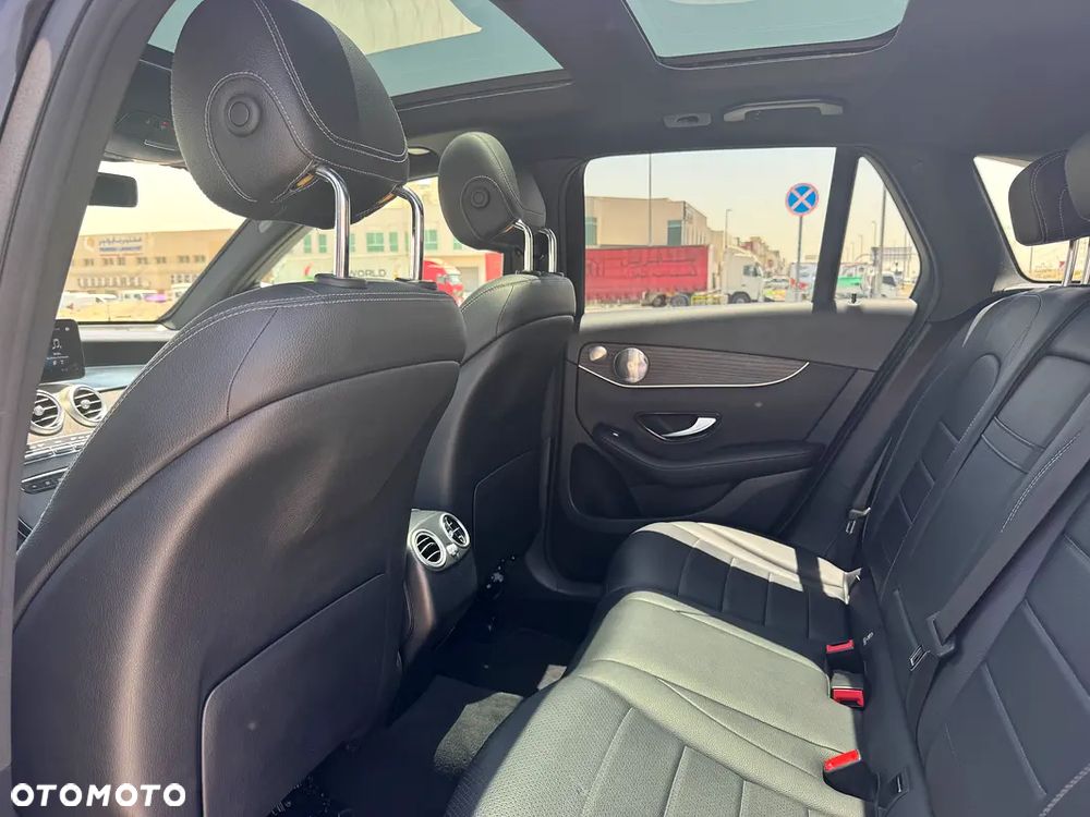 Mercedes-Benz GLC 300 4Matic 9G-TRONIC AMG Line - 12