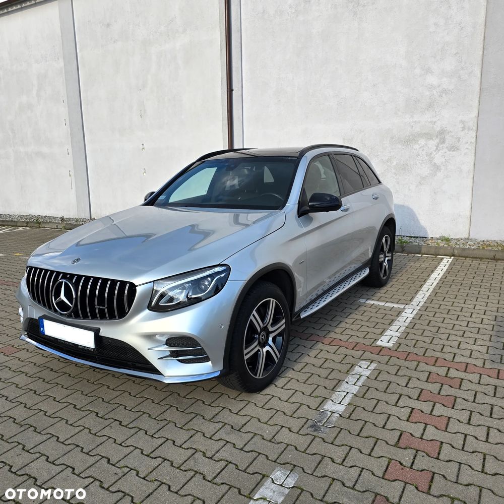 Mercedes-Benz GLC 300 4Matic 9G-TRONIC AMG Line - 2