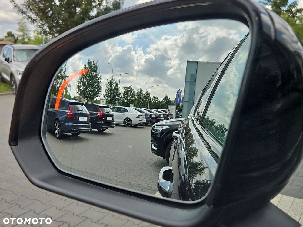 Volvo XC 40 B3 Plus Dark - 31