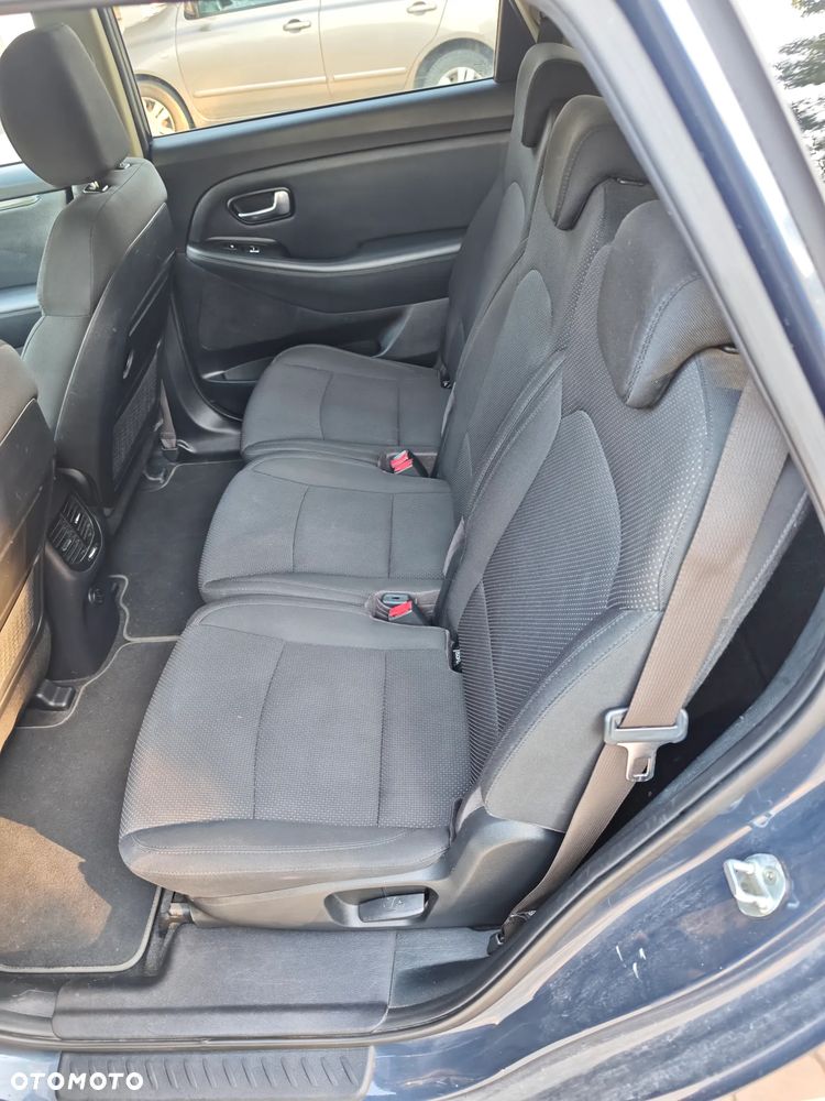 Kia Carens - 16