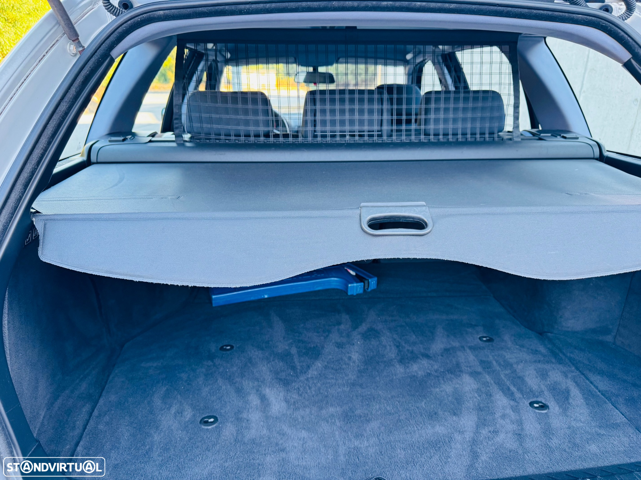 BMW 318 i Touring - 9