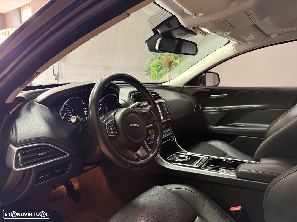 Jaguar XE 2.0 D Portfolio Aut. - 4