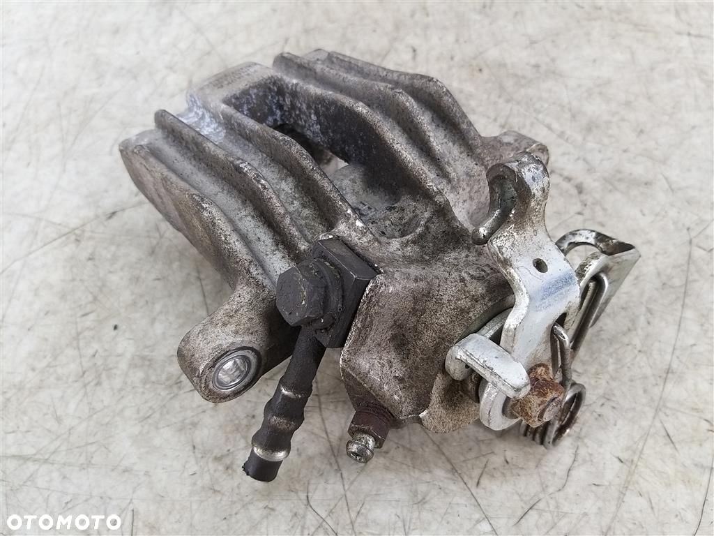 Zacisk hamulcowy tył prawy Audi A3 8L 1.8 20V TURBO 1996-2003 KAMOKA 3DRZWI - 3