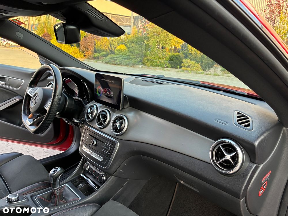 Mercedes-Benz CLA 180 AMG Line - 16