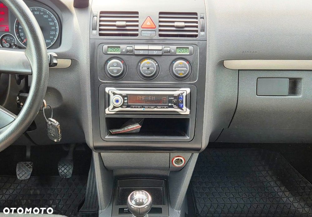 Volkswagen Touran - 27