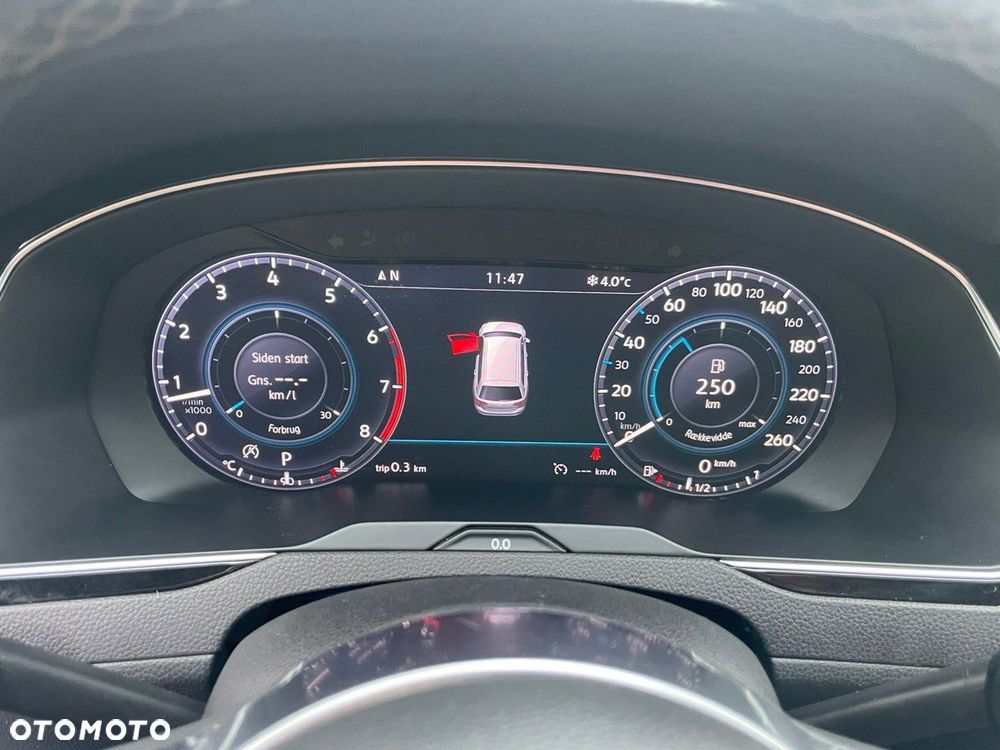 Volkswagen Passat - 11