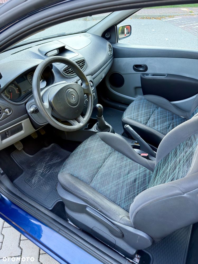 Renault Clio 1.2 16V Authentique - 8