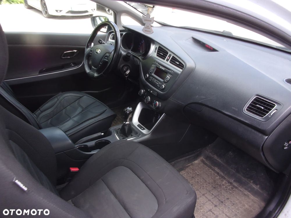 Kia Ceed - 4