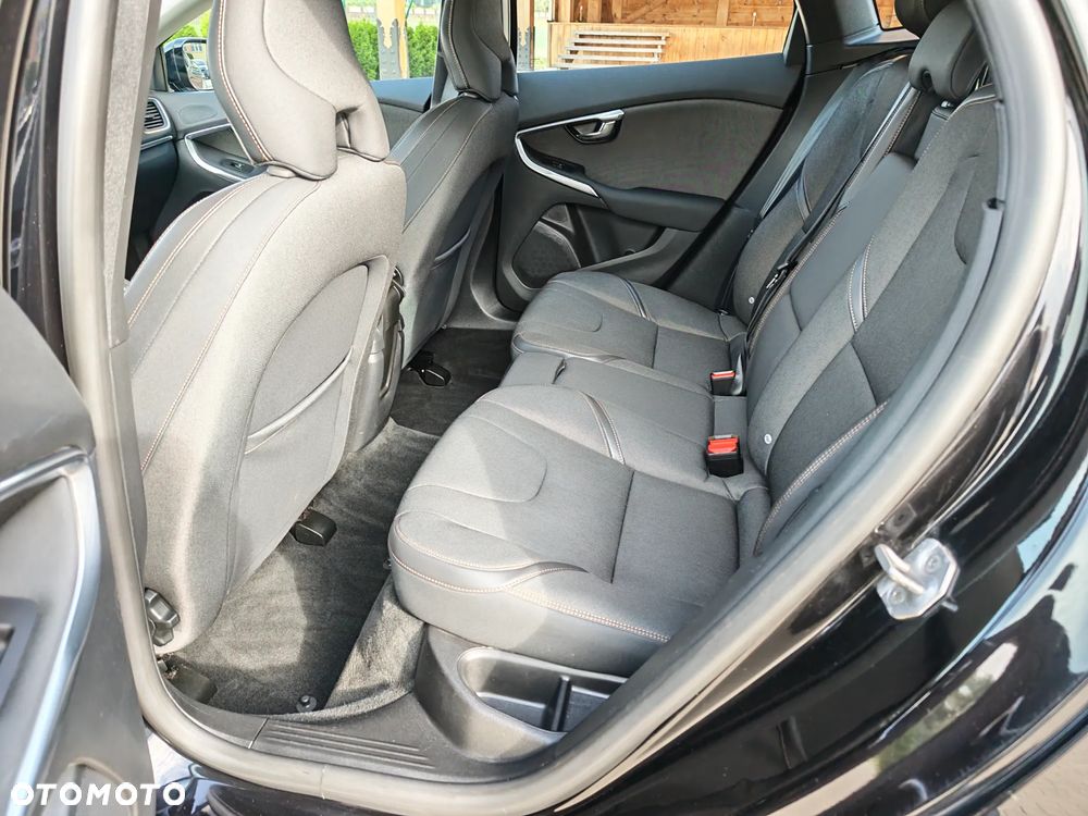Volvo V40 T3 Drive-E Momentum - 24
