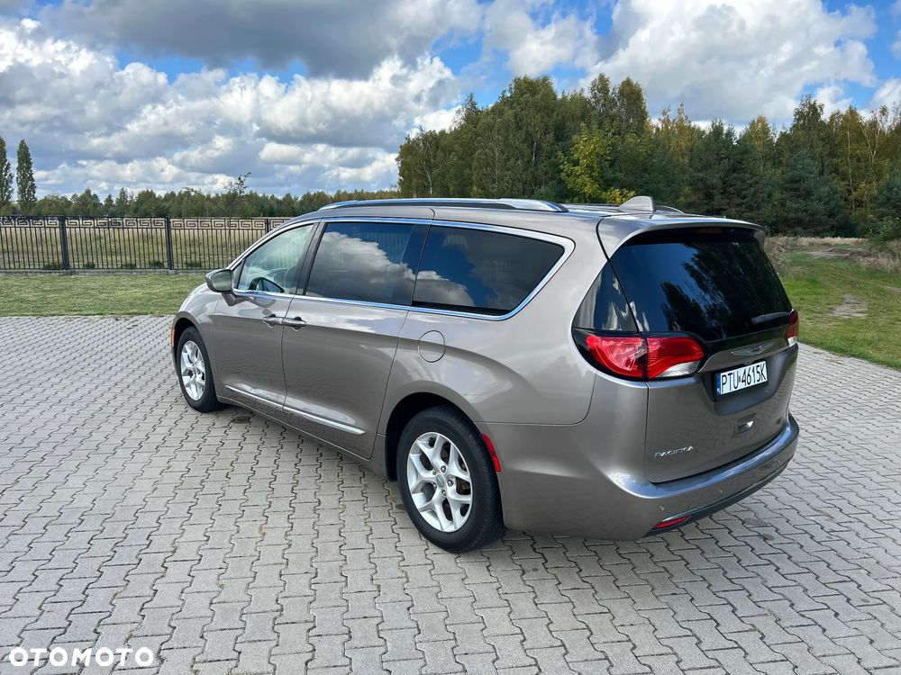 Chrysler Pacifica 2017 photo 5