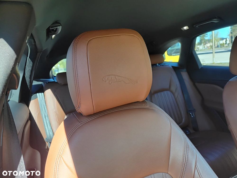 Jaguar F-Pace 20d AWD Pure - 22