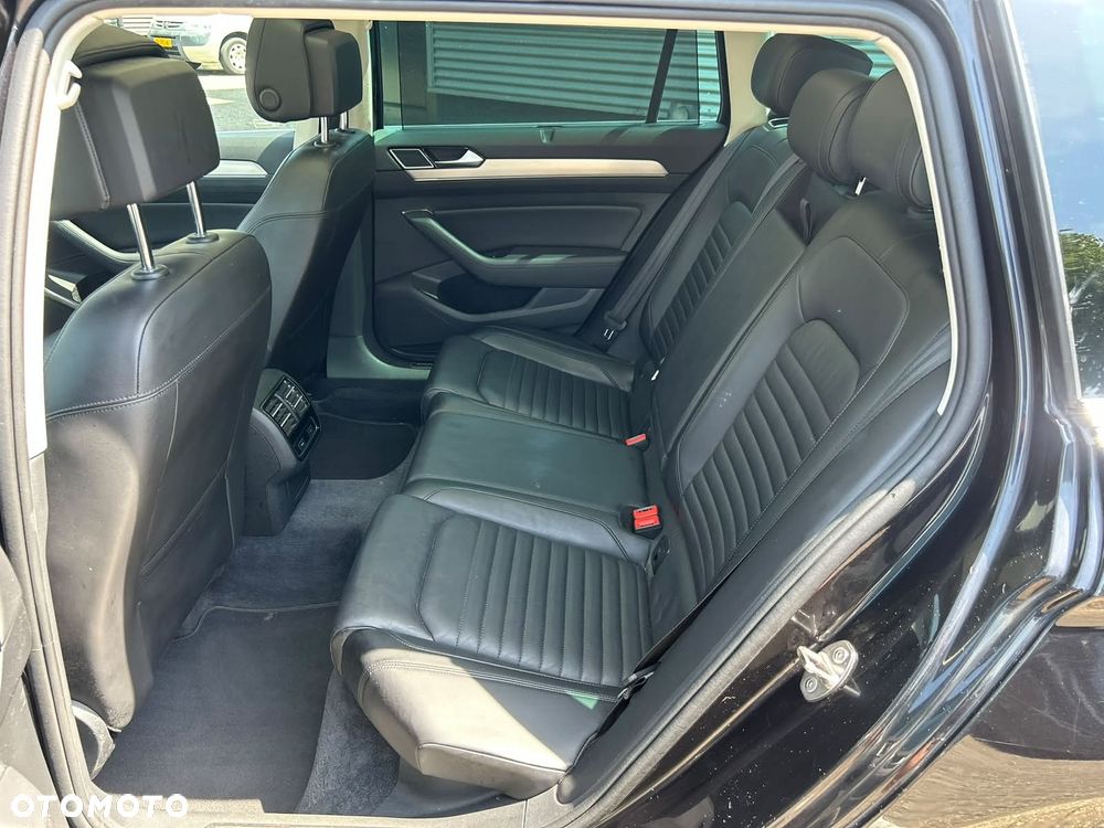 Volkswagen Passat - 12