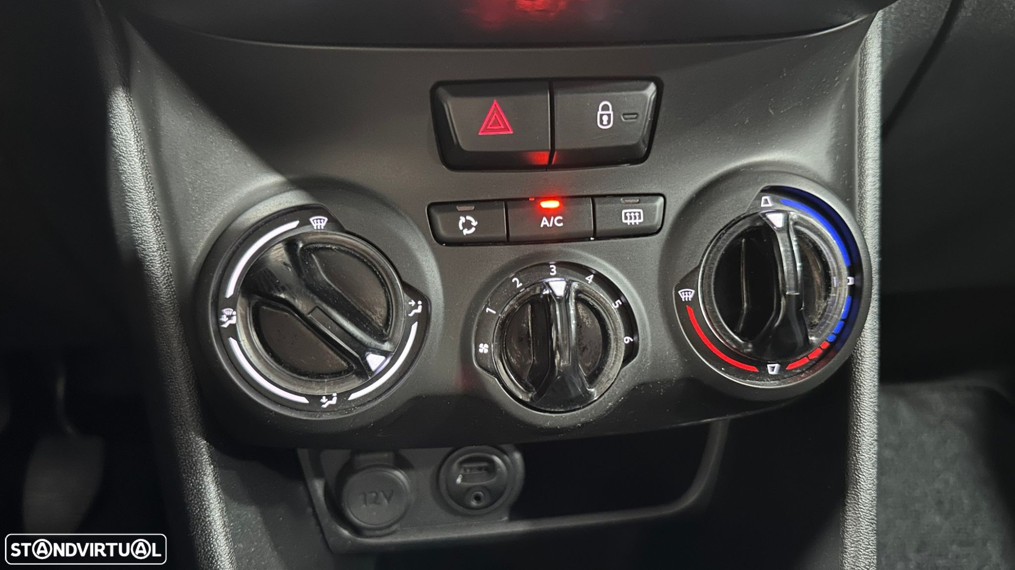 Peugeot 2008 1.6 BlueHDi Style - 28
