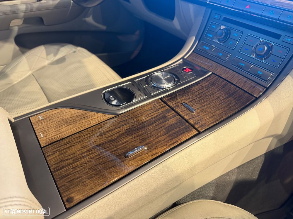 Jaguar XF 4.2 V8 Premium Luxury - 28