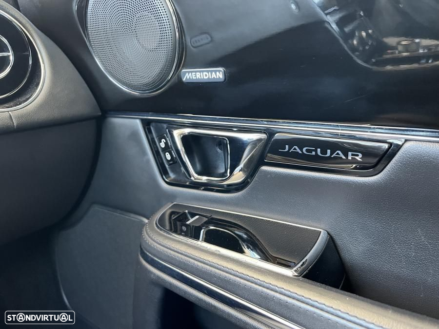Jaguar XJ 3.0 D V6 Premium Luxury - 46