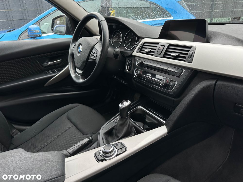 BMW Seria 3 320d - 11