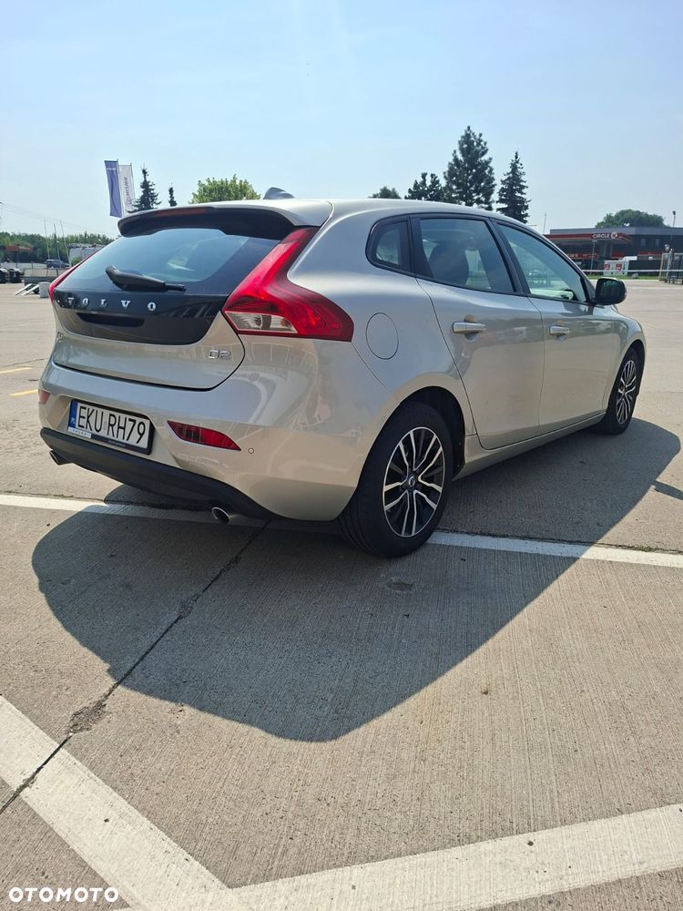 Volvo V40 D2 Drive-E Momentum - 4