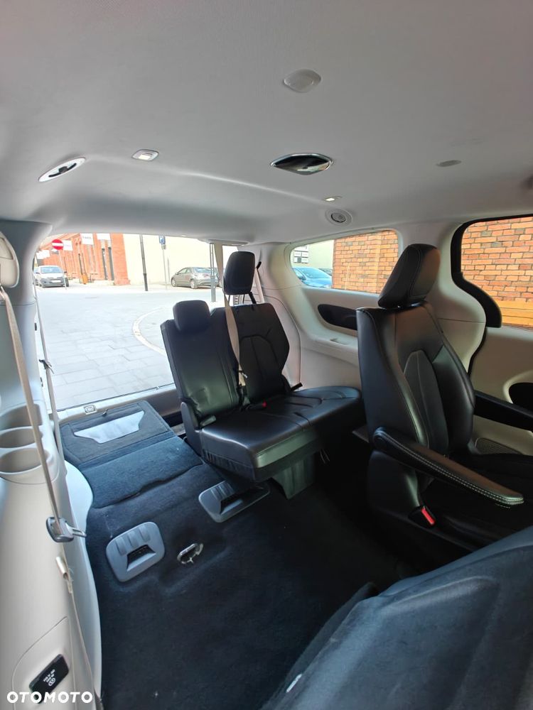 Chrysler Pacifica - 21