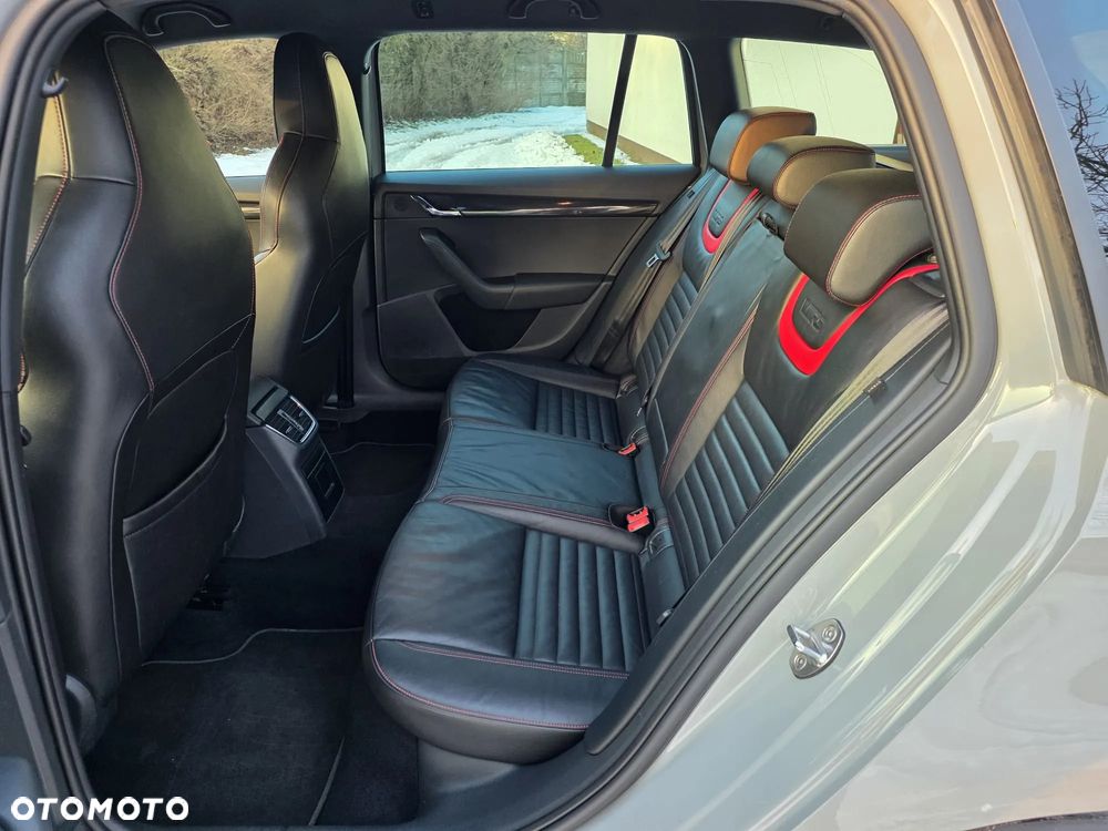 Skoda Octavia 2.0 TDI DSG RS - 9