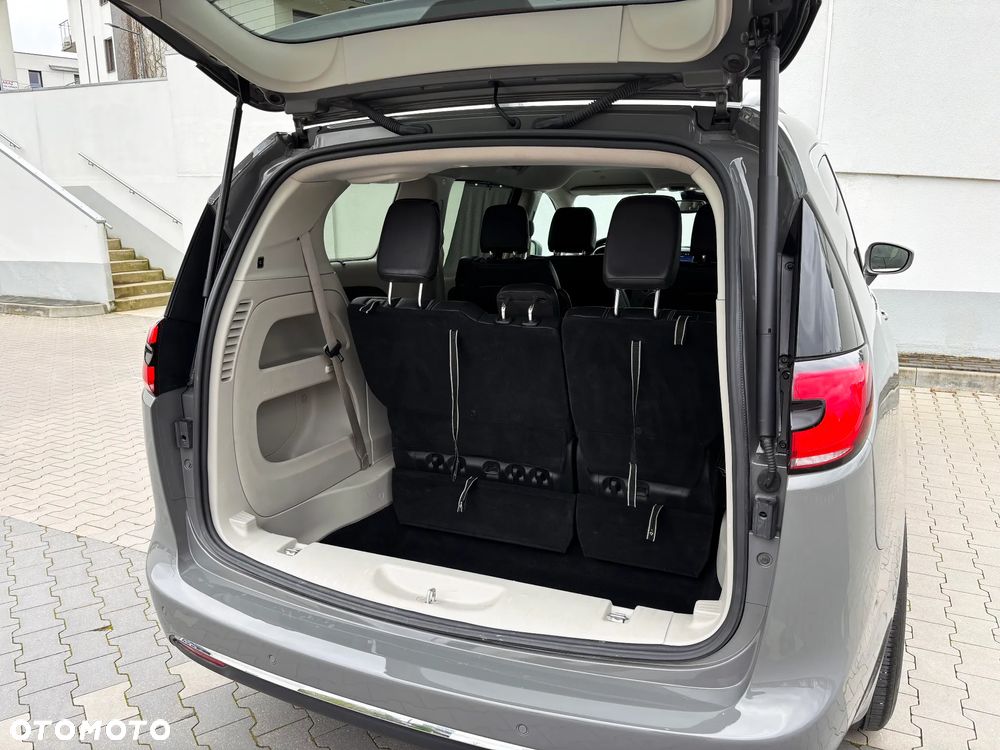 Chrysler Pacifica - 17