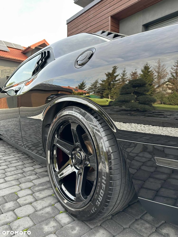 Dodge Challenger - 9