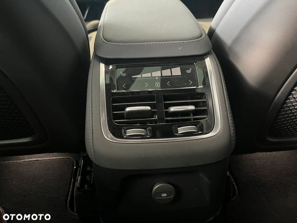 Volvo XC 90 T8 AWD Plug-In Hybrid Ultra Dark 7os - 13