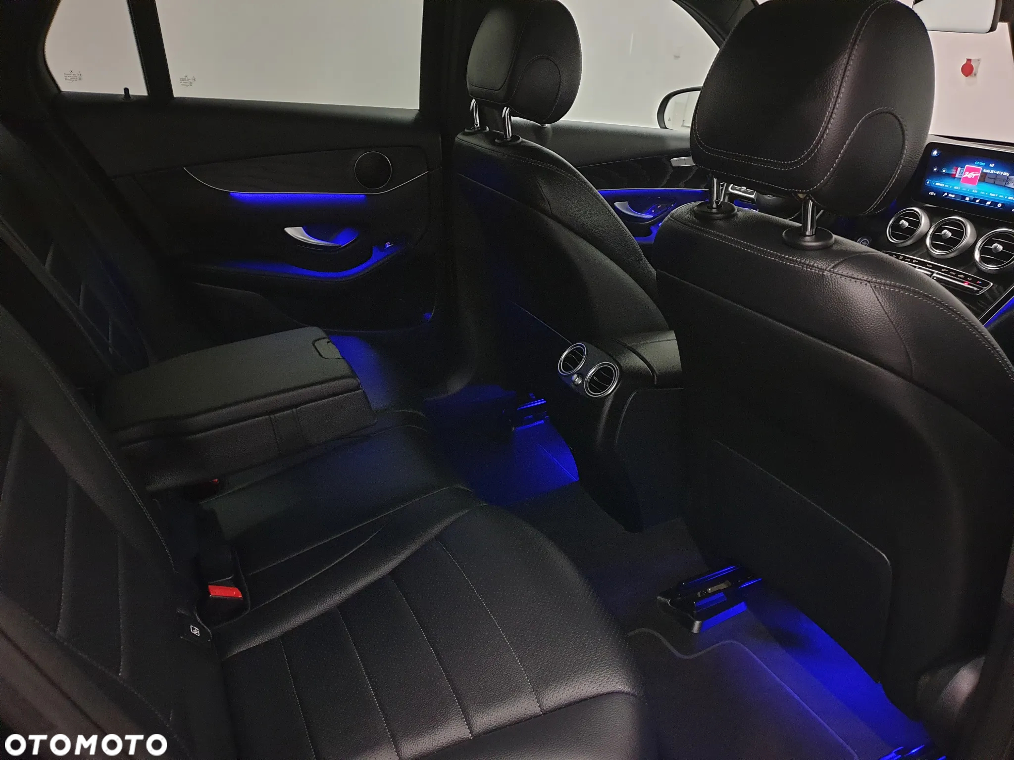 Mercedes-Benz GLC 220 d 4Matic 9G-TRONIC AMG Line - 29