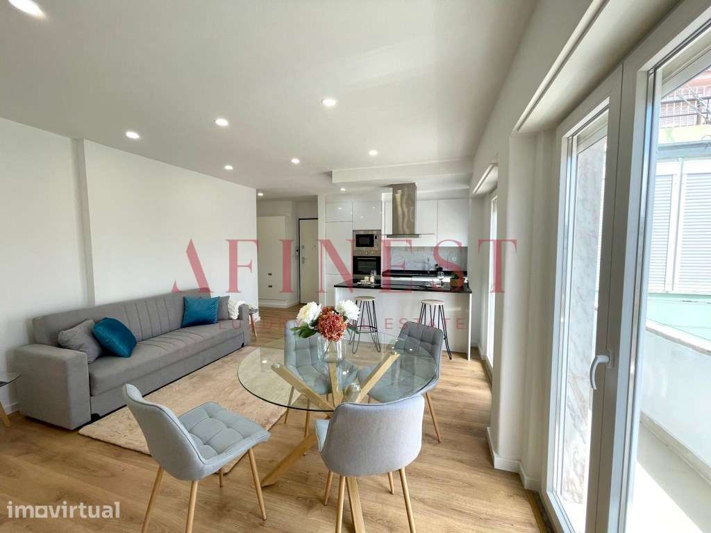 Apartamento T3 remodelado com varandas - Benfica - Grande imagem: 2/39
