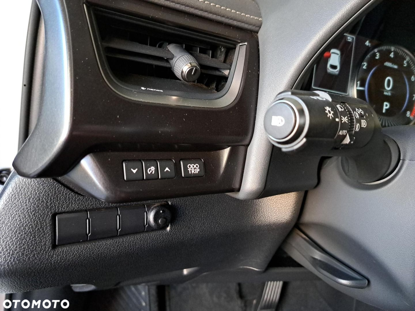 Lexus UX 200 GPF F Impression 2WD - 28