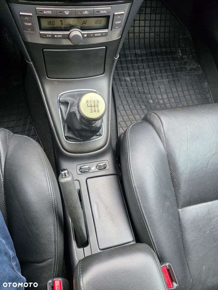 Toyota Avensis 2.2 D-4D Prestige - 12