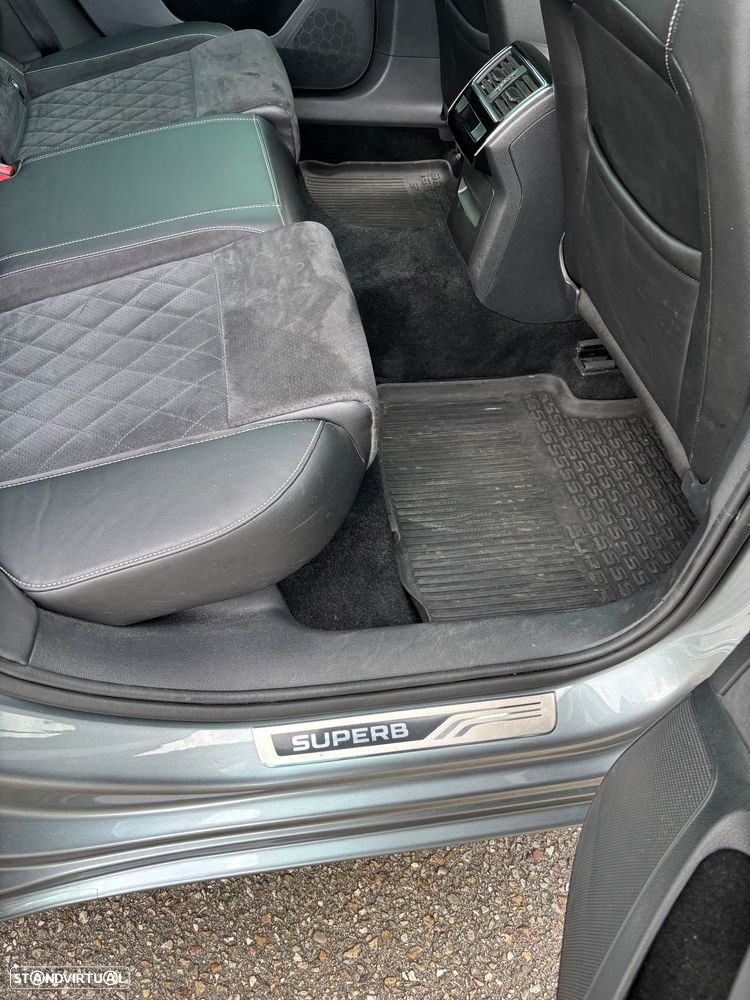 Skoda Superb 2.0 TDI Sportline - 15