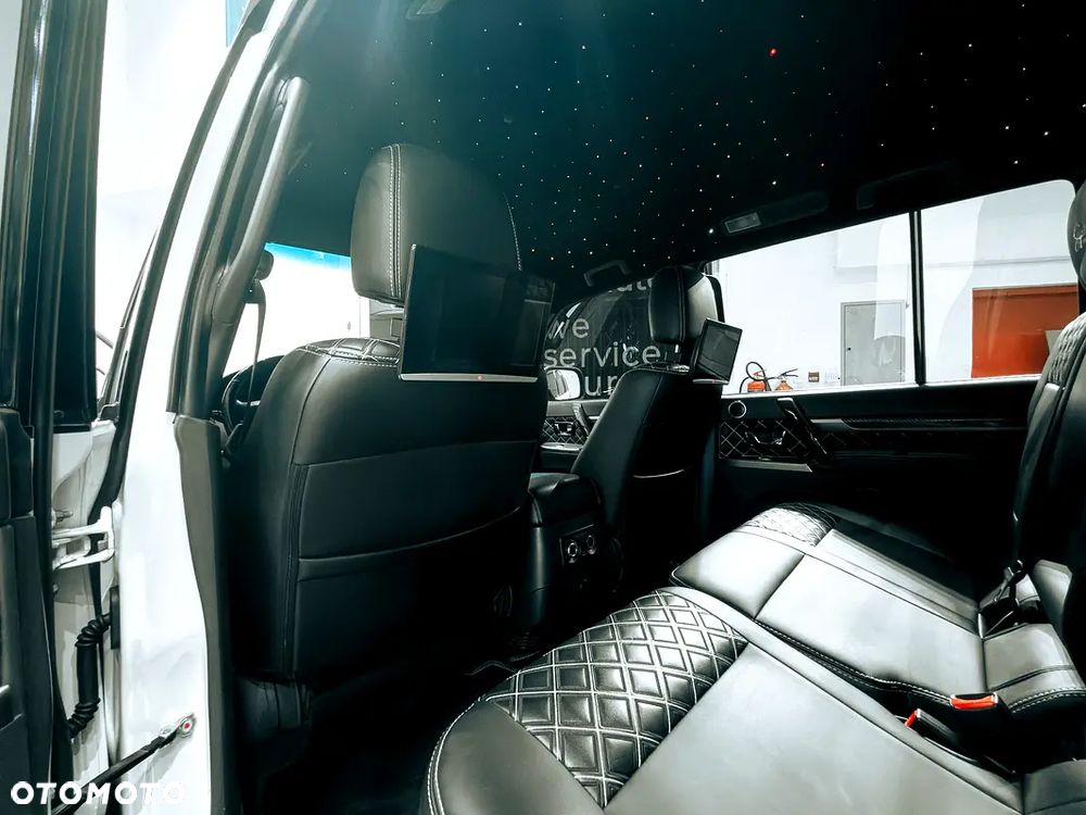 Mitsubishi Pajero - 10