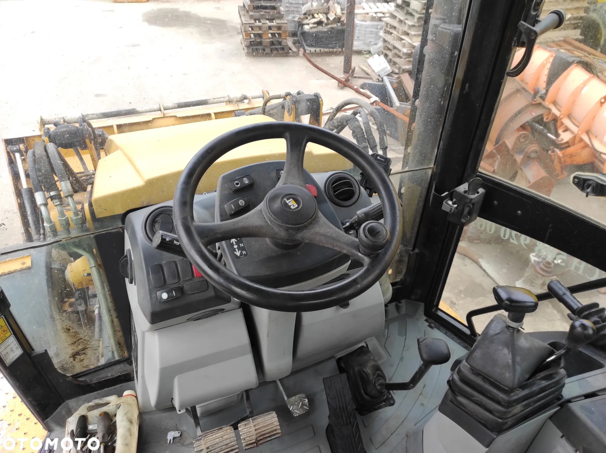 Caterpillar 428F - 7