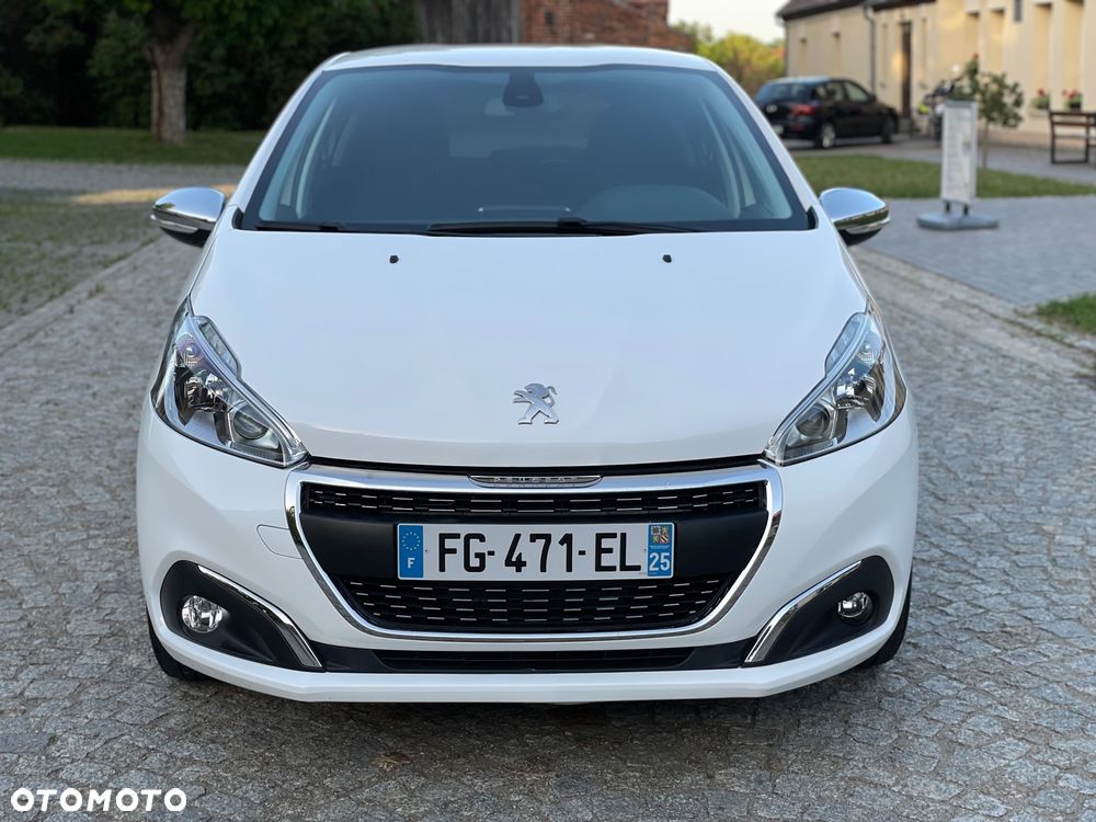 Peugeot 208 1.2 PureTech GPF Signature S&S - 12