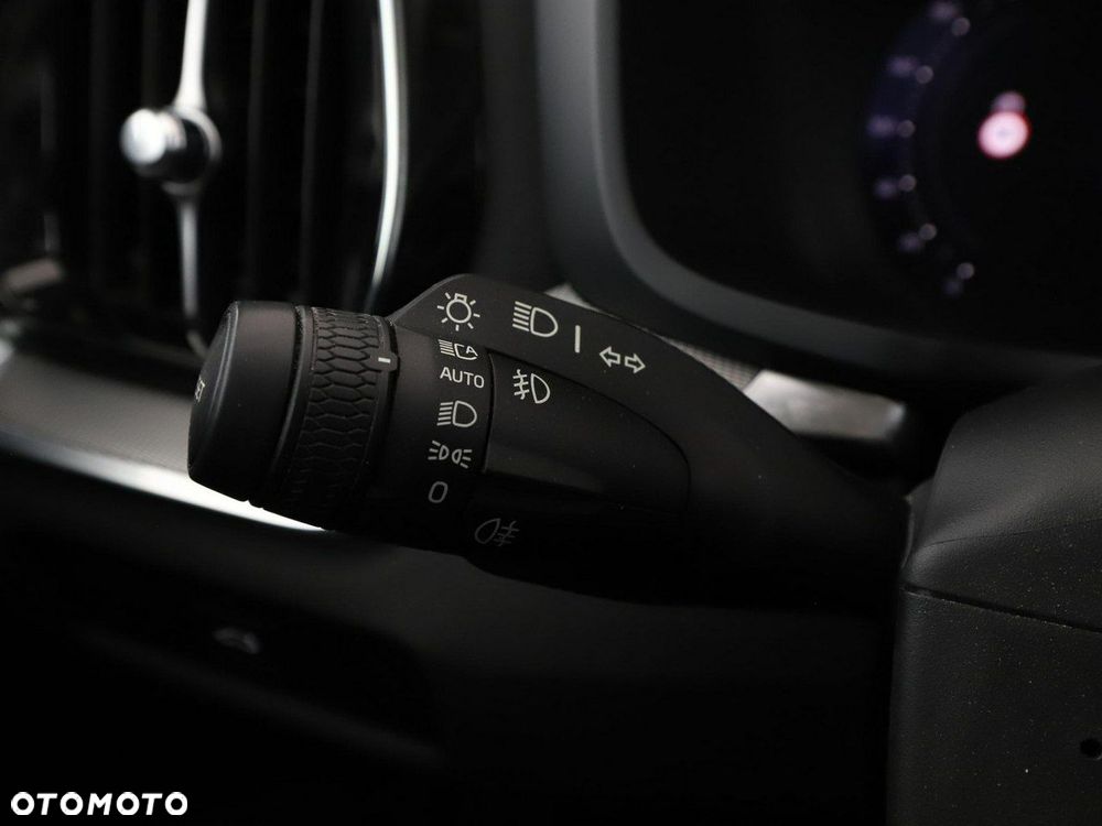 Volvo V60 B4 D Plus Dark - 32