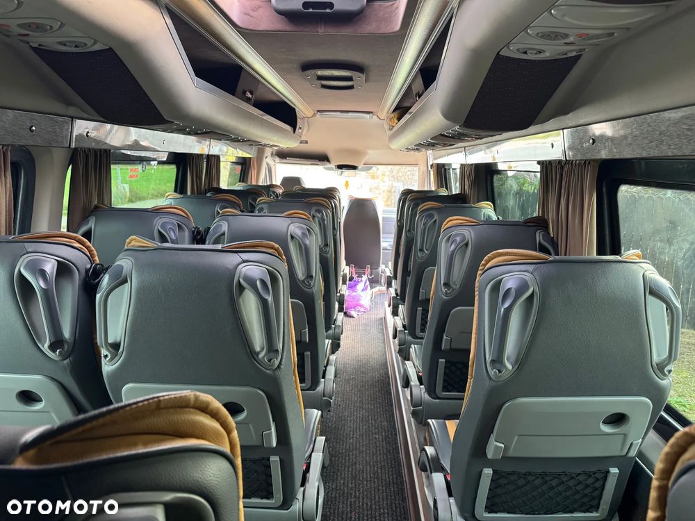 Mercedes-Benz Sprinter - 11