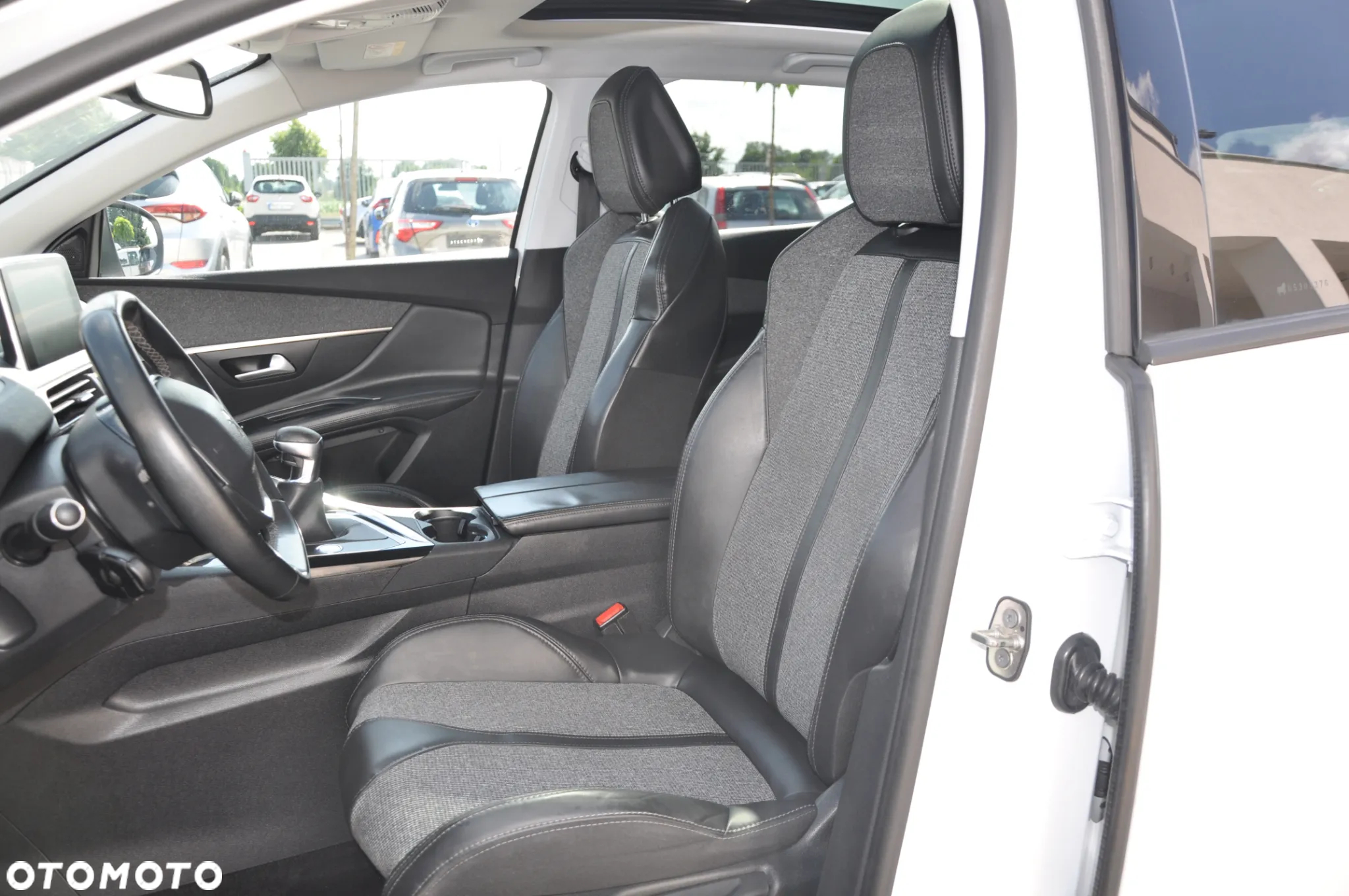 Peugeot 3008 1.5 BlueHDi Allure S&S - 18