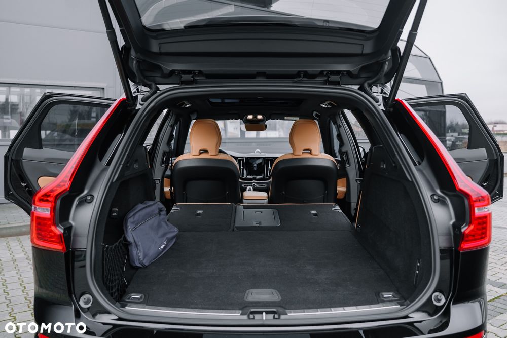 Volvo XC 60 T8 Plug-In Hybrid AWD Ultimate Dark - 12