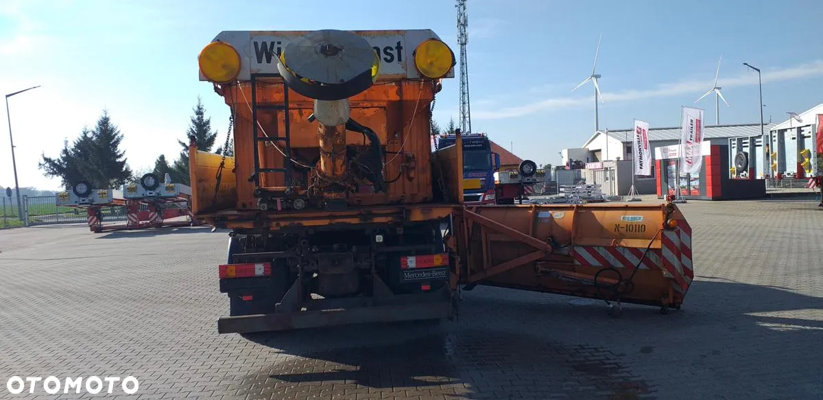 Mercedes-Benz SAMOCHÓD CIĘŻAROWY MERCEDES BENZ 1832 ACTROS - WYWROTKA Z PIASKARKO - SOLARKĄ I PŁUGAMI - 4