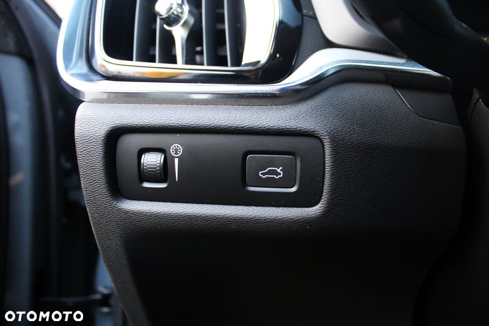 Volvo V60 B4 B R-Design - 18