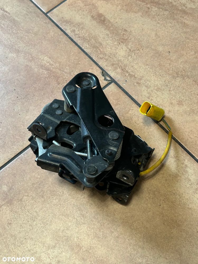 ZAMEK AKTYWNY MASKI PRAWY BMW F10 F11 7184442 - 1
