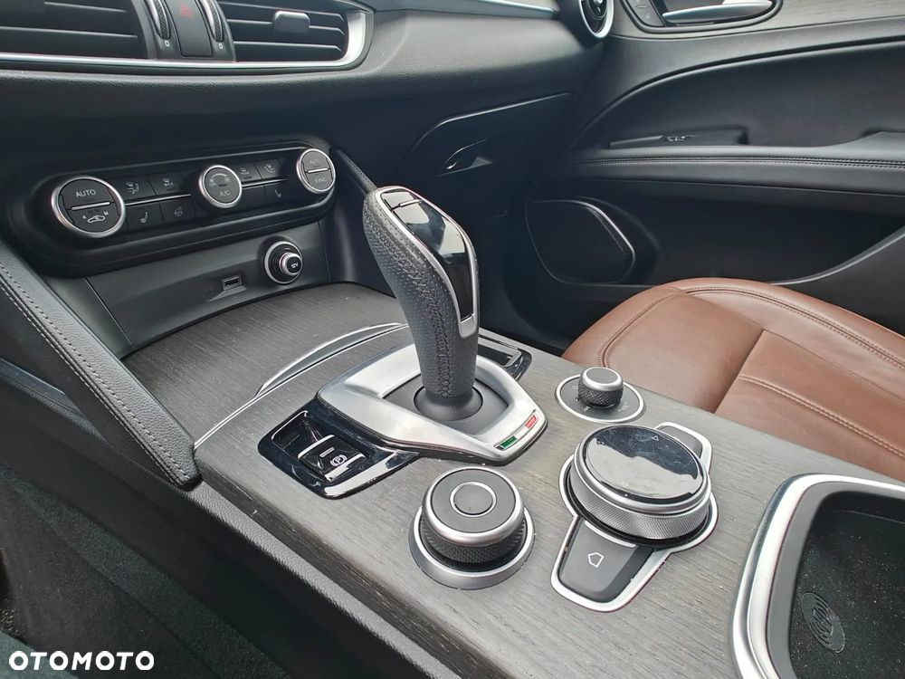 Alfa Romeo Stelvio 2.0 Turbo TI Q4 - 29