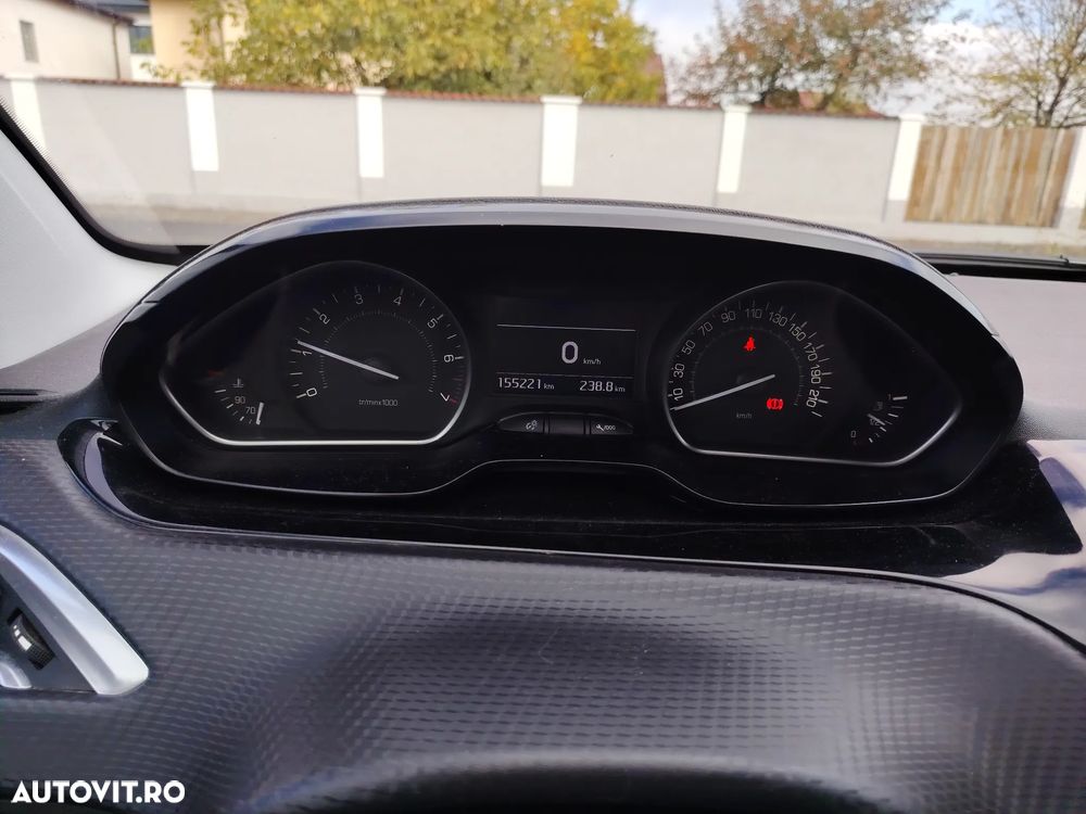 Peugeot 208 - 25
