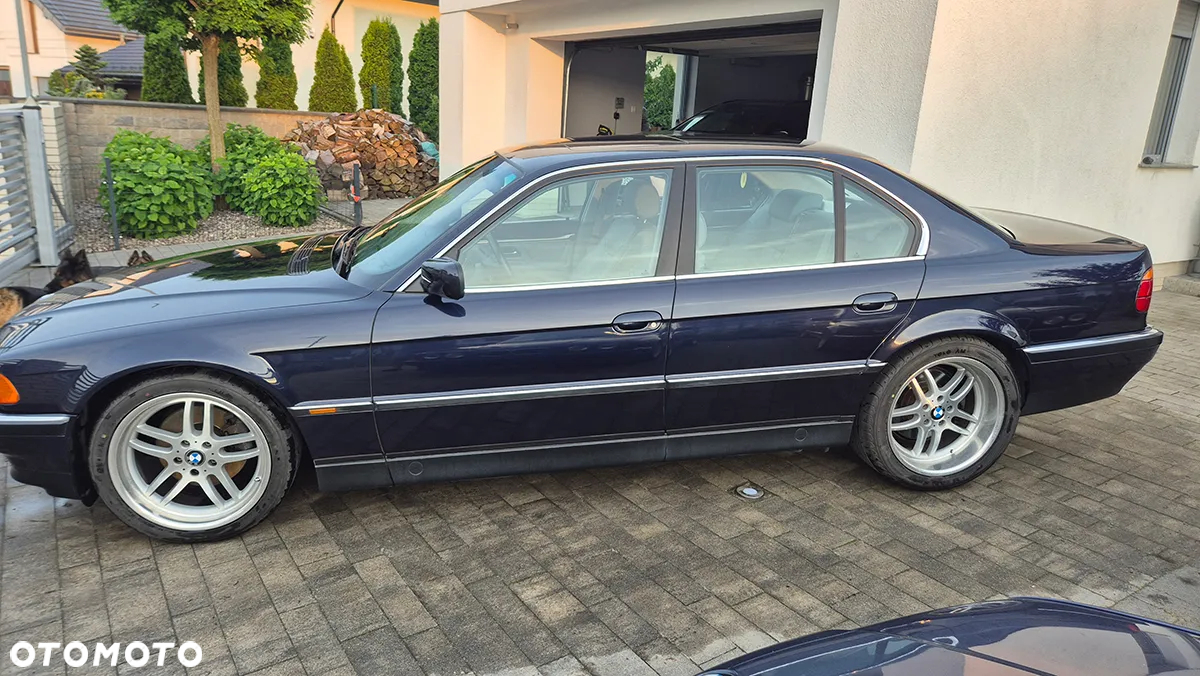 BMW Seria 7 740i - 5