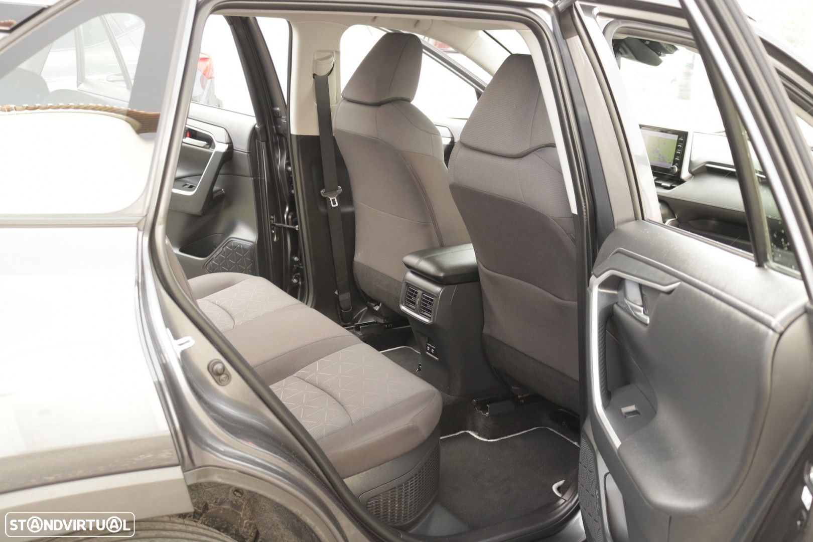 Toyota RAV4 2.5 HDF Comfort - 27