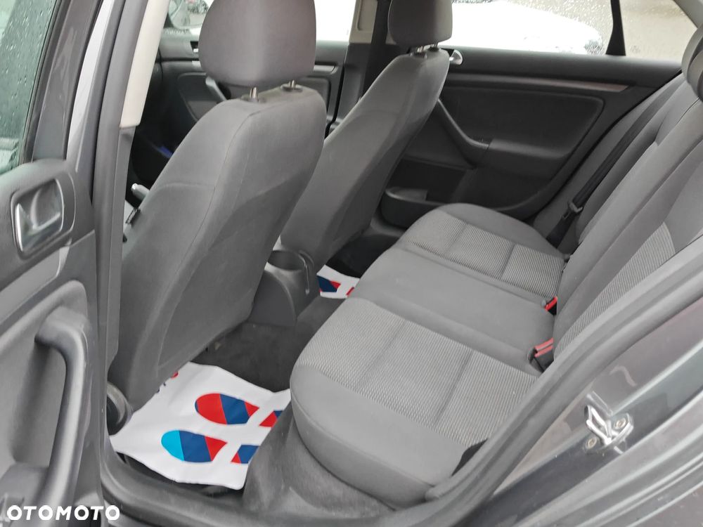 Volkswagen Passat 1.6 Comfortline - 6