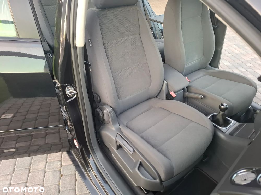Volkswagen Golf Plus - 33