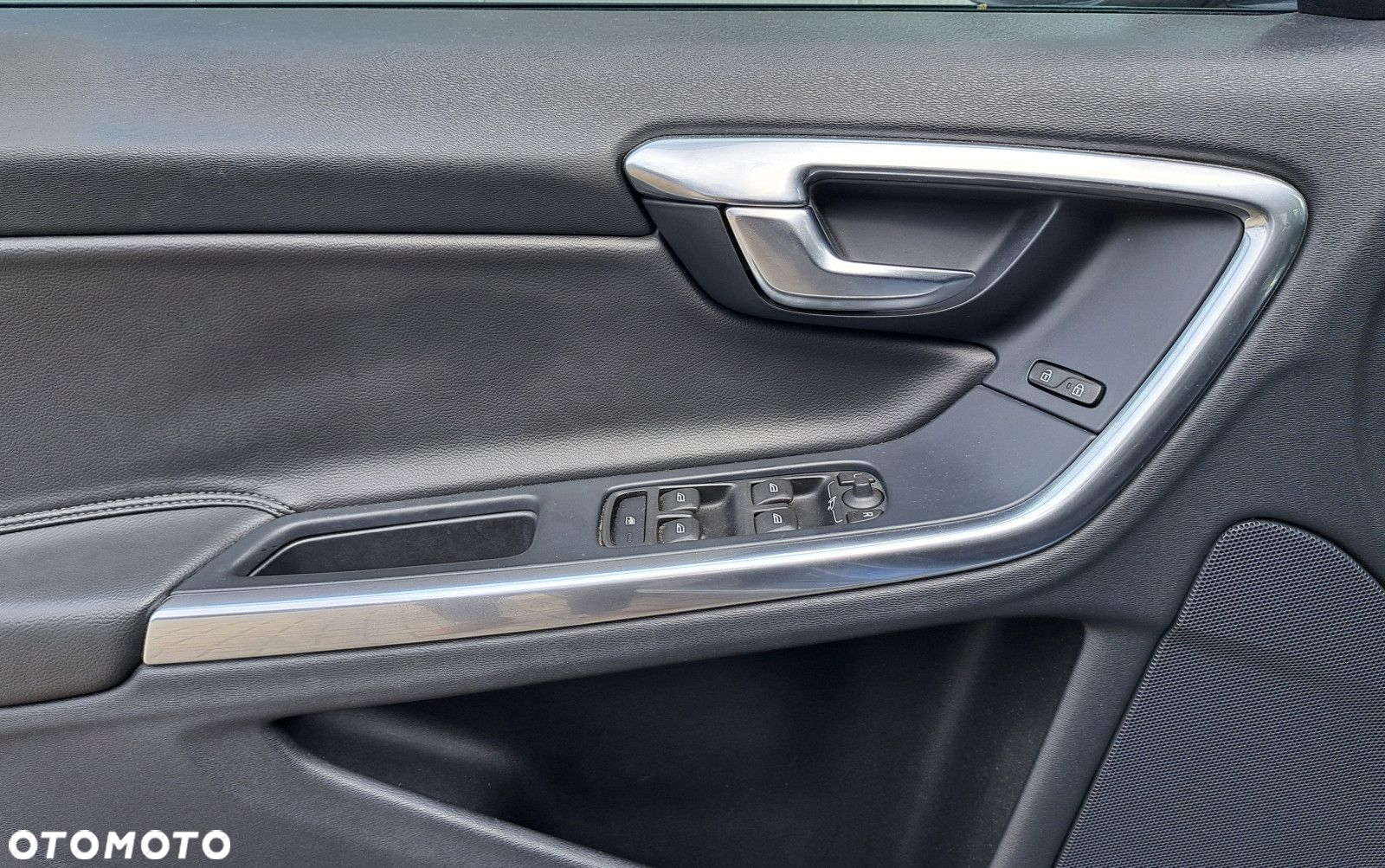 Volvo V60 Cross Country - 25