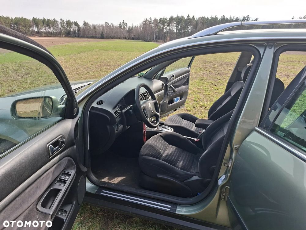 Volkswagen Passat 1.9 TDI Highline Tiptr - 12